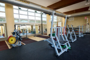 foto gimnasio con pesas