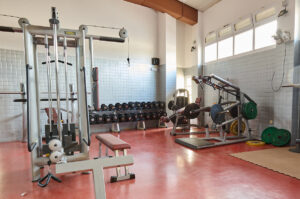 Foto mancuernas gimnasio