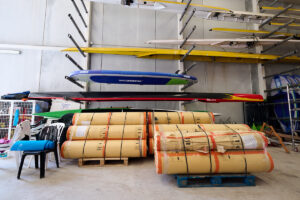 Foto canoas en soporte
