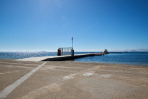 Foto muelle y la torre desde lejos