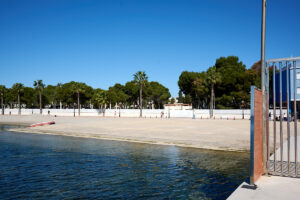 Foto del mar y la sede del Carm desde fuera