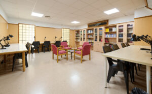 Foto sala biblioteca interior sede