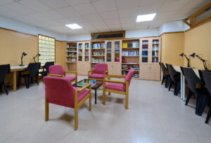 Foto sala biblioteca interior sede